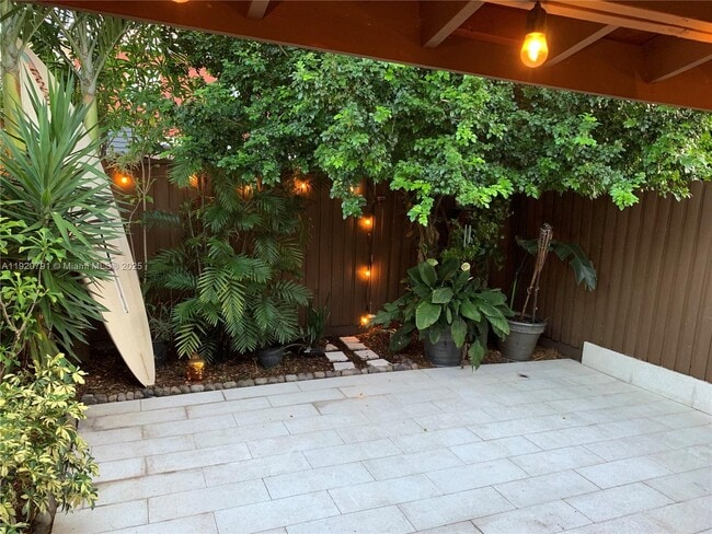 Building Photo - 936 W 79th Pl