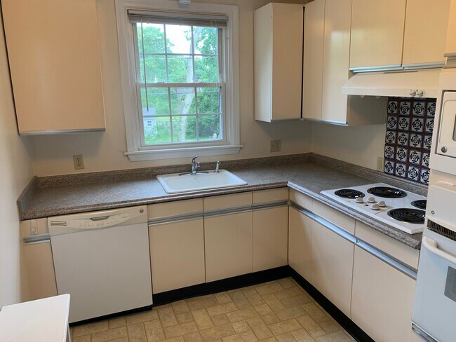 Building Photo - 73 Memorial Blvd