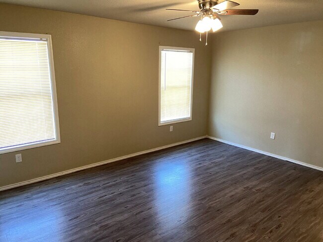 Building Photo - New, Well Kept 3/2 Home Close to Texas Tech!