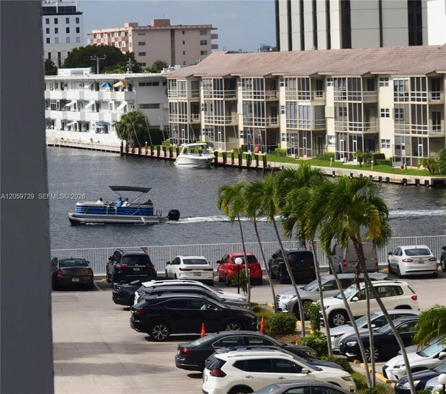 Building Photo - 1849 S Ocean Dr