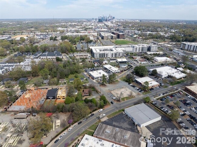 Building Photo - 307 E Peterson Dr