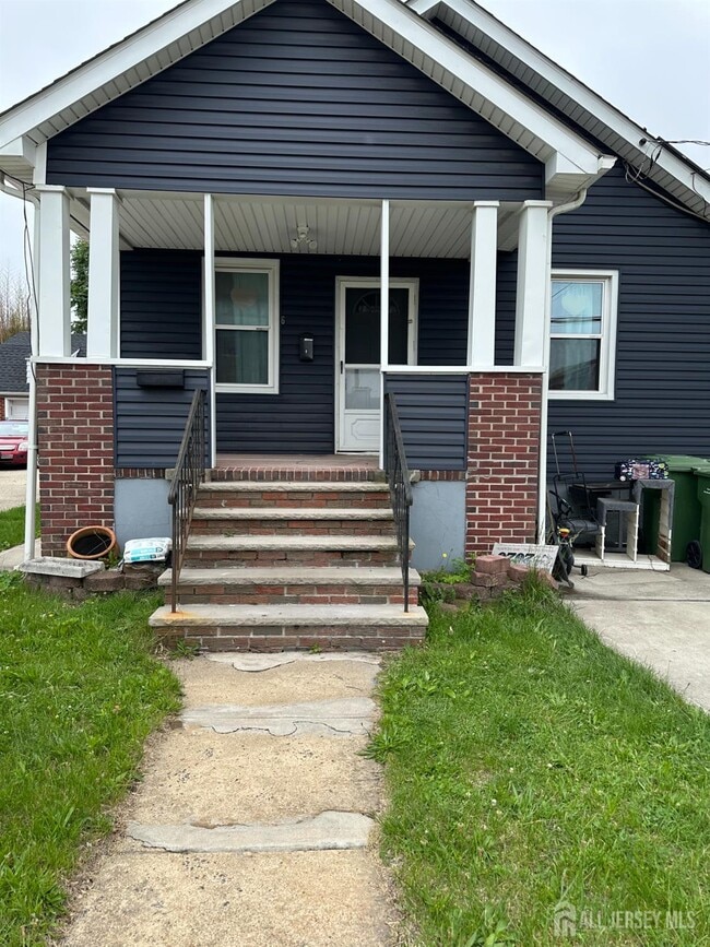 Primary Photo - 6 Furman Ave
