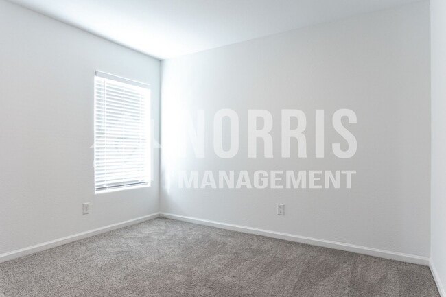 Building Photo - NEW Home Located Near the Golf Course