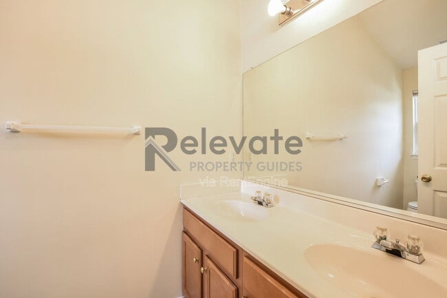 Building Photo - 5504 Springwater Ln