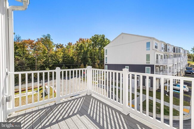 Building Photo - 900 Gilbert Rd