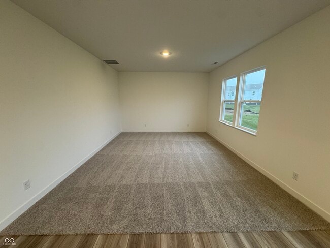 Building Photo - 2925 Grand Rdg Dr