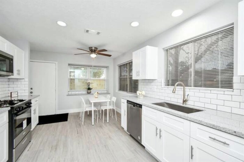 Building Photo - 5215 Rivertree Ln