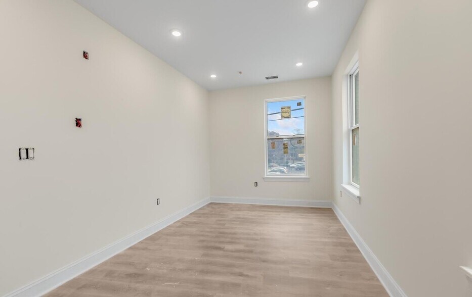 Building Photo - 6601 Ridge Ave