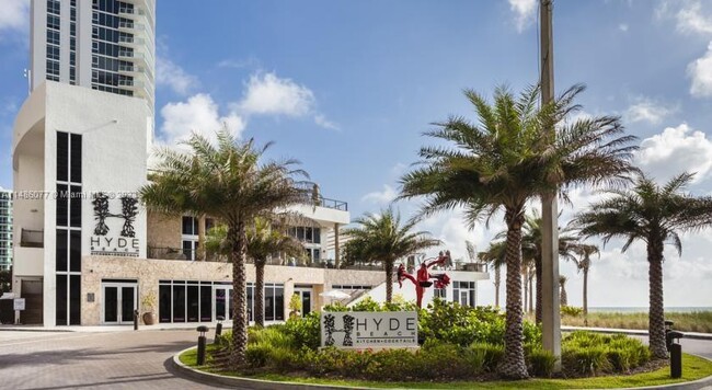 Building Photo - 2602 E Hallandale Beach Blvd