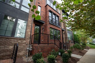Building Photo - Luxury Rental in the Heart of Reston