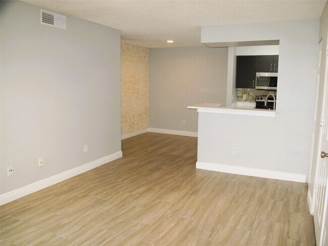 Building Photo - 1263 Ave