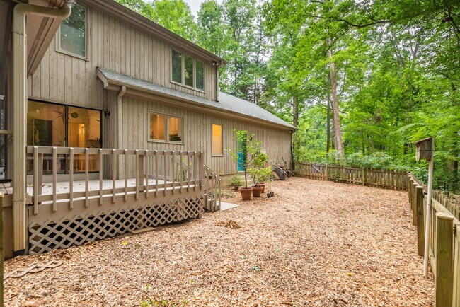 Building Photo - Gorgeous Home in Ironwoods Neighborhood Chapel Hill