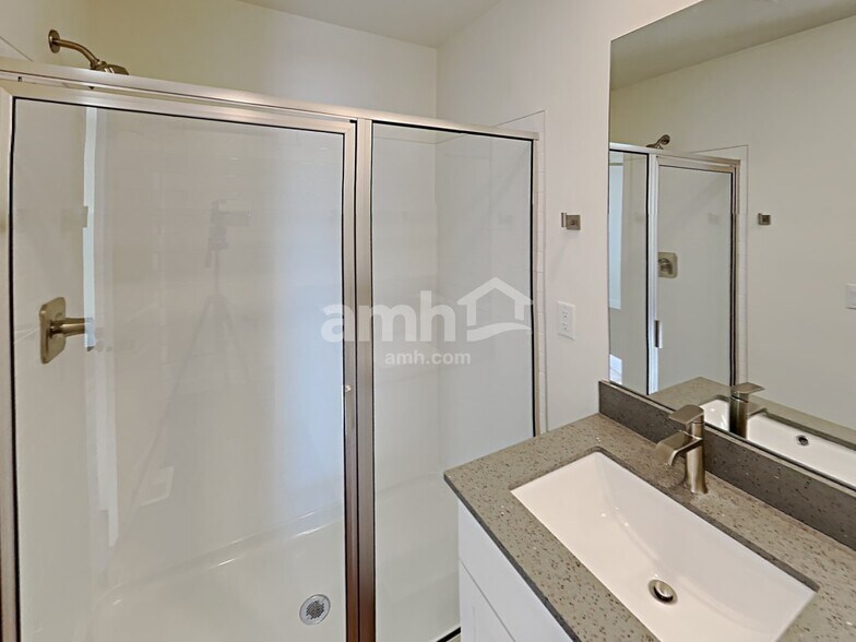 Building Photo - 6056 W South Jordan Pky