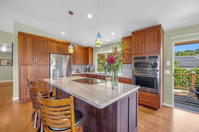 Building Photo - Single-family home with upstairs & downstairs rentals