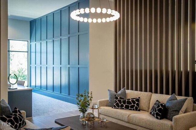 Building Photo - 2000 Olivewood St