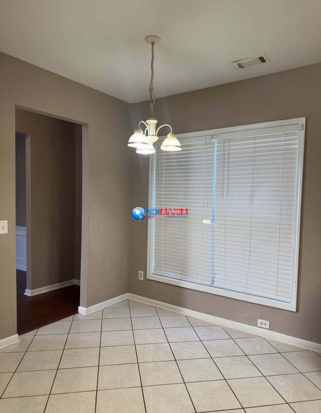 Building Photo - Large 4-bedroom house in the SECKINGER cluster in Buford