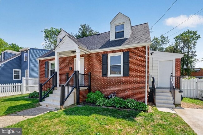 Building Photo - 5831 33rd Ave