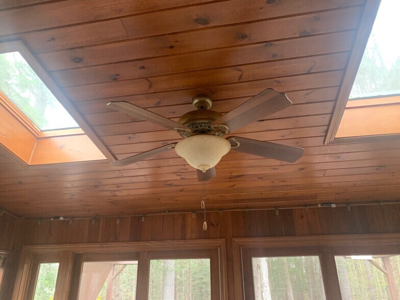 Building Photo - 61 Trotters Way