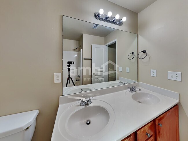 Building Photo - 748 York View Dr