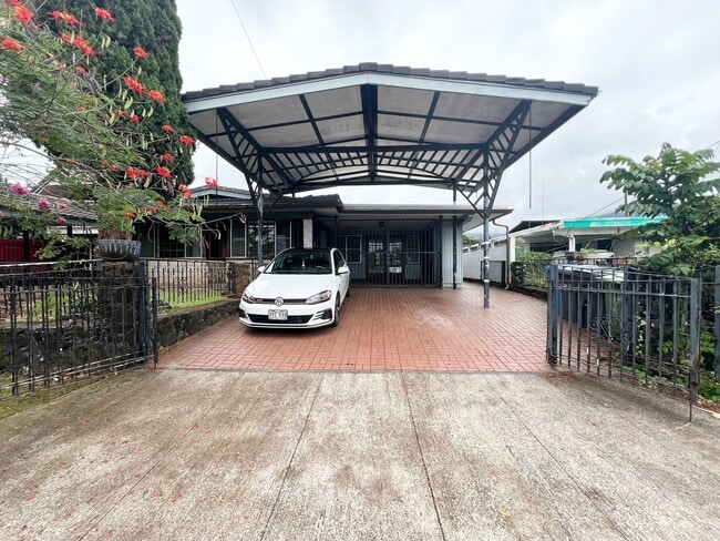 Building Photo - ALL UTILITIES INCLUDED! 4 bed, 1 bathroom ...