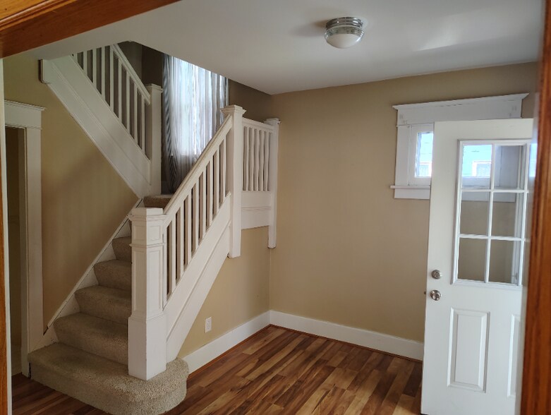 Building Photo - 186 Westfield Rd