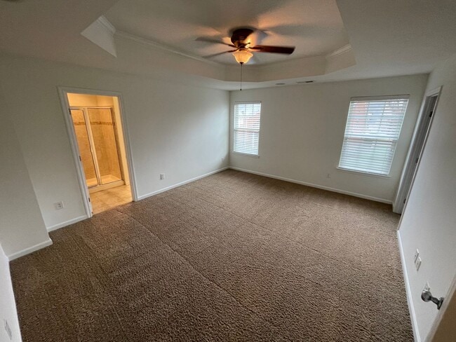 Building Photo - Large 3 BR Townhome in Park South Station ...