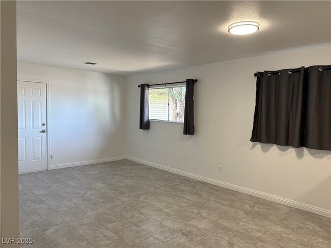 Building Photo - 2005 Fontenelle St