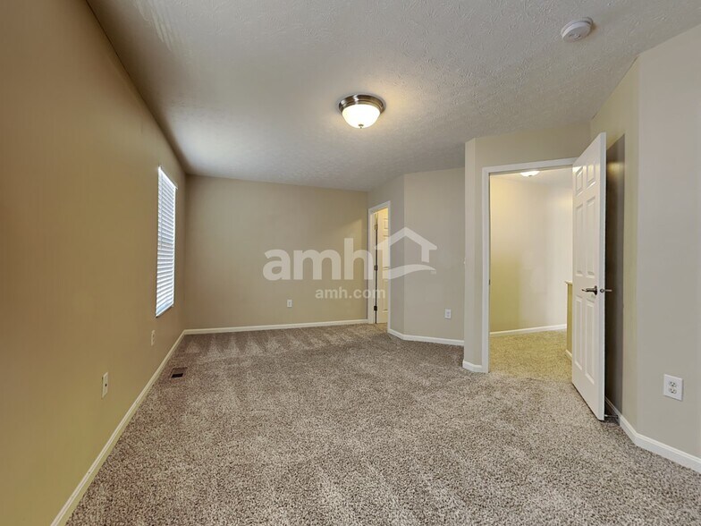 Building Photo - 9766 Soaring Breezes