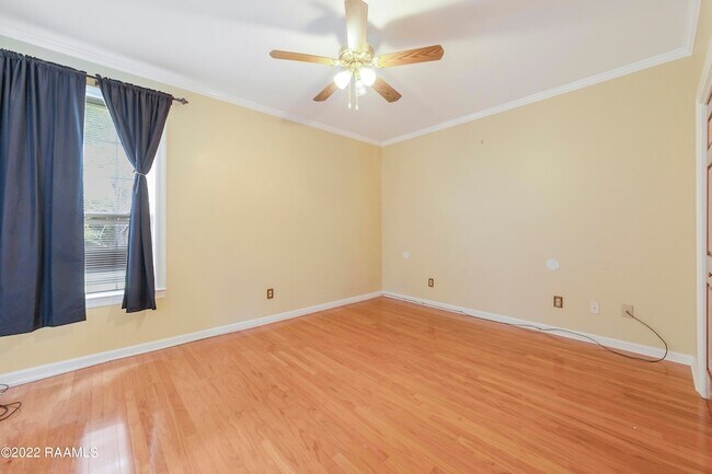 Building Photo - 403 Phoenix Dr