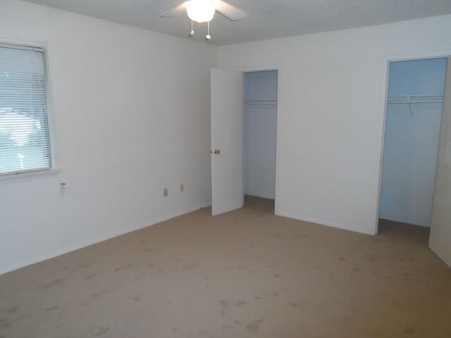 Building Photo - College Station -2 bedroom /1.5 bath Townhome-Style Fourplex on TAMU Shuttle Route!