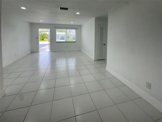 Building Photo - 310 Leisure Blvd