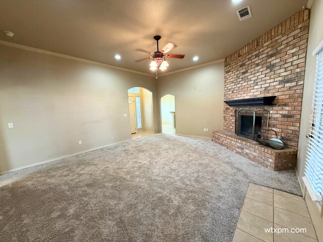 Building Photo - Spacious 4-Bedroom Home on 2 Acres in Bushland South
