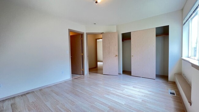 Building Photo - New Inside 3 Bedroom, 2 Full Bath on Corne...