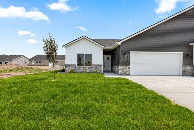 Building Photo - AWESOME 3 Bed 2 Bath Twin home in Sugar city