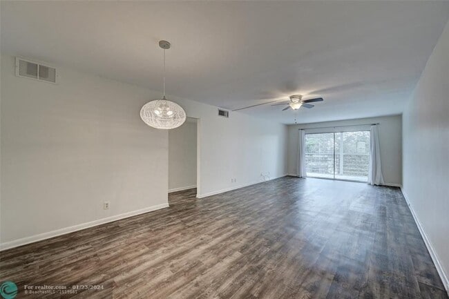 Building Photo - 4401 Martinique Ct