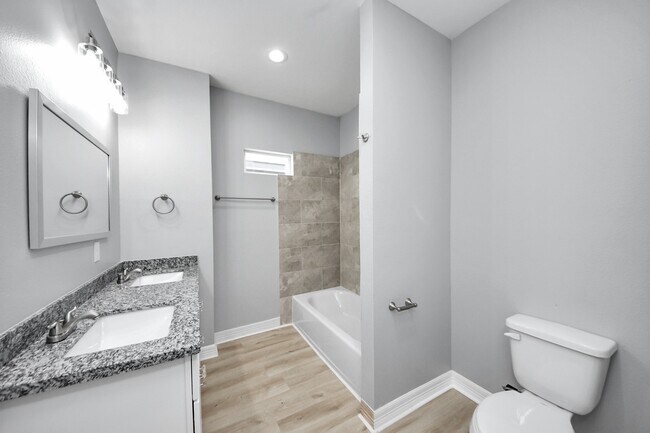 Building Photo - 406 N 4th St