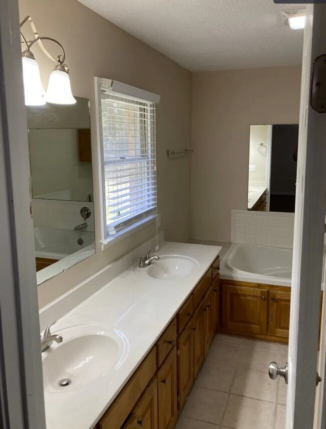 Building Photo - 324 Microwave Tower Rd