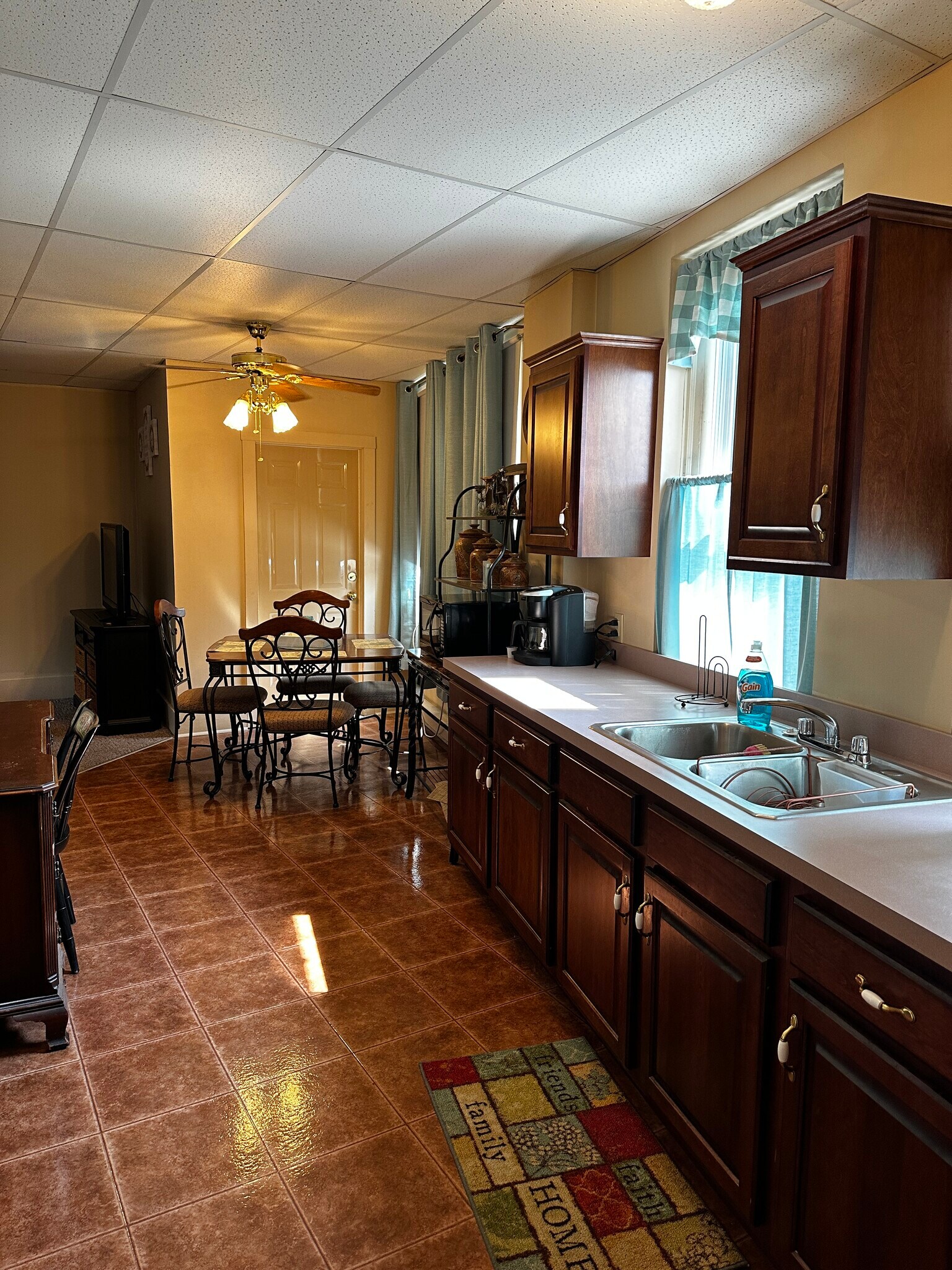 Building Photo - 583 Mill St