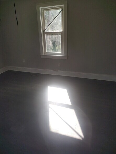 Building Photo - 204 Circle Ct