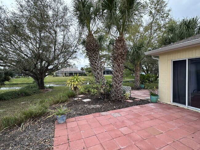 Building Photo - You'll love this charming 3/2/2 home in th...