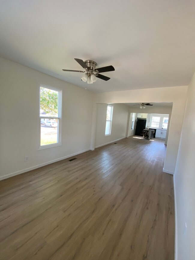 Building Photo - 628 E Tombigbee St