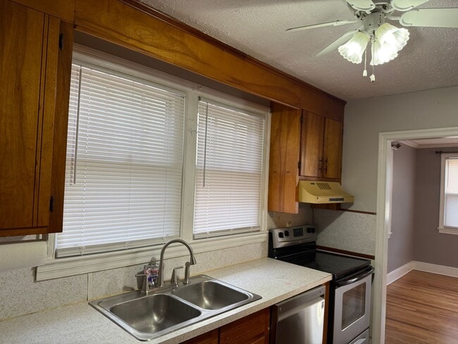 Building Photo - West Columbia