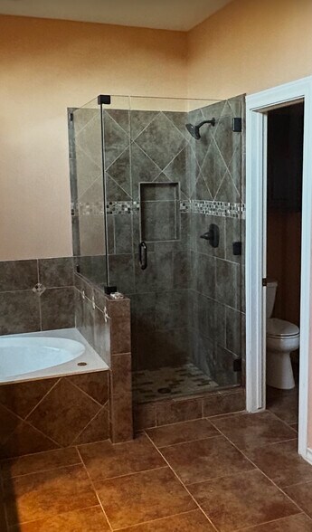 master bathroom - 15603 Rose Cres