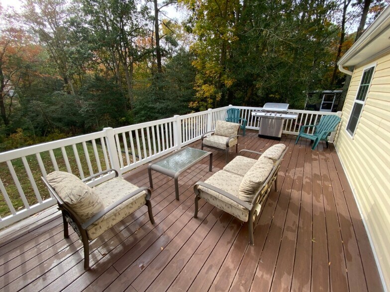 Building Photo - 2094 Fieldcrest Dr