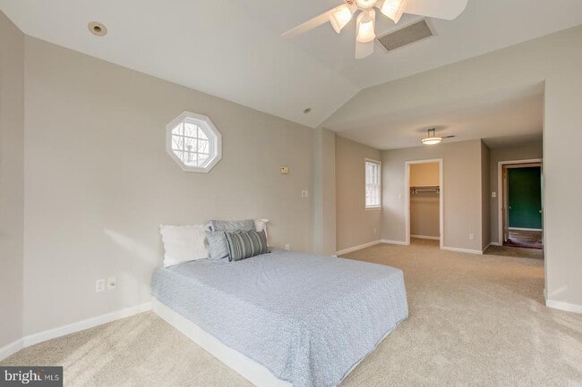 Building Photo - 8414 W Boulevard Dr