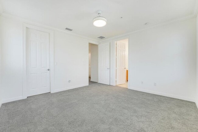 Building Photo - 441 Amador Ln