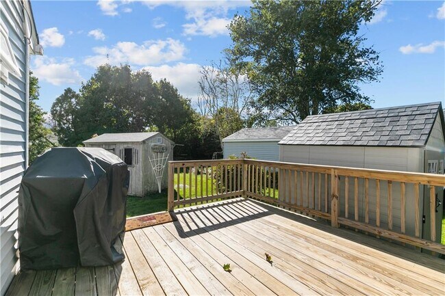 Building Photo - 12 Philips St