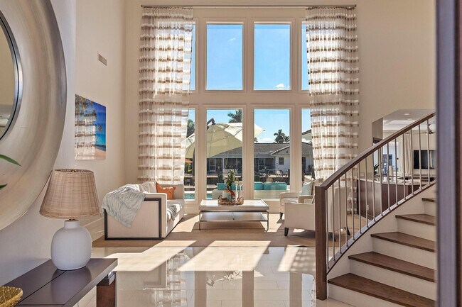 Building Photo - 3050 NE 43rd St