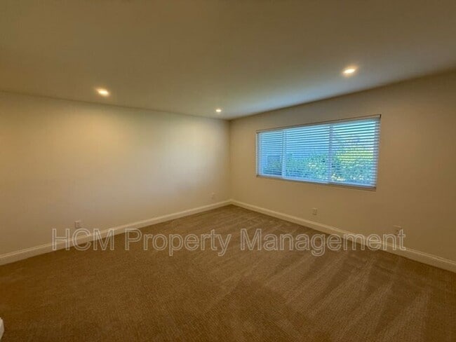 Building Photo - 3328 Paseo Halcon