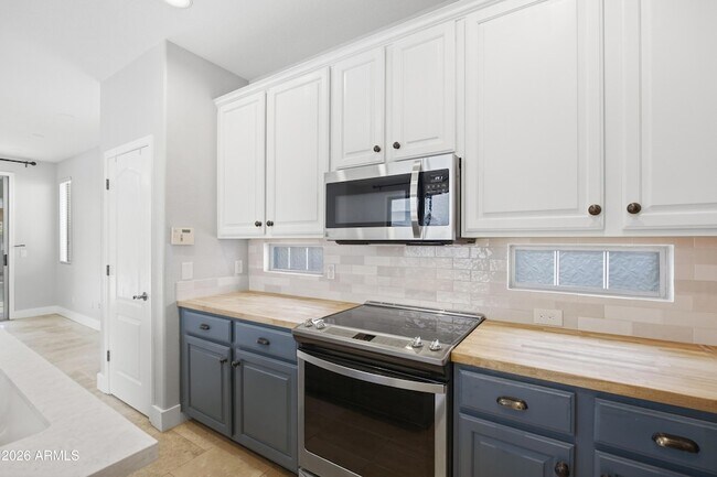 Building Photo - 4248 S Mariposa Dr